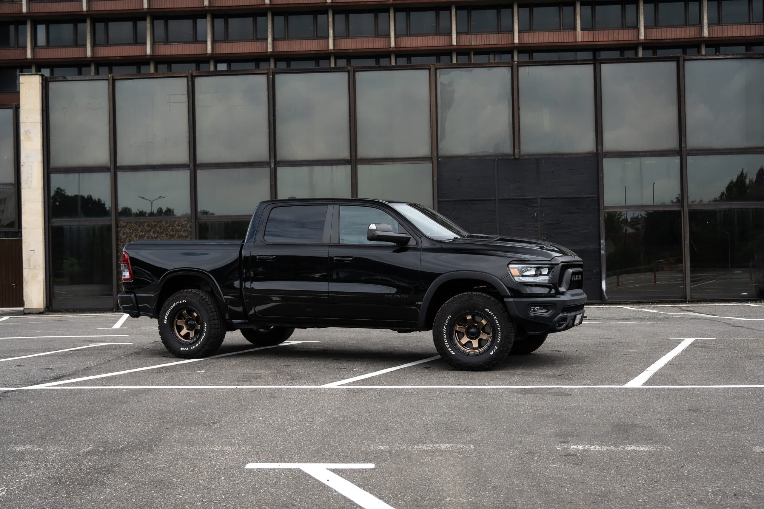 ram 1500 lift wyrównujący co daje